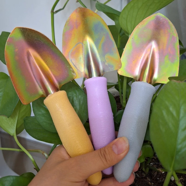 بیلچه های تو رنگ های متفاوت